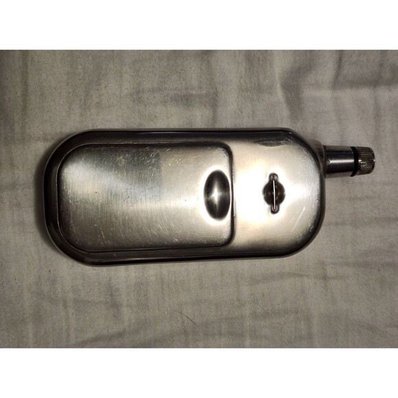 cell phone shaped liquor flask. It is designed to look like an old-school mobile - Picture 2 of 4